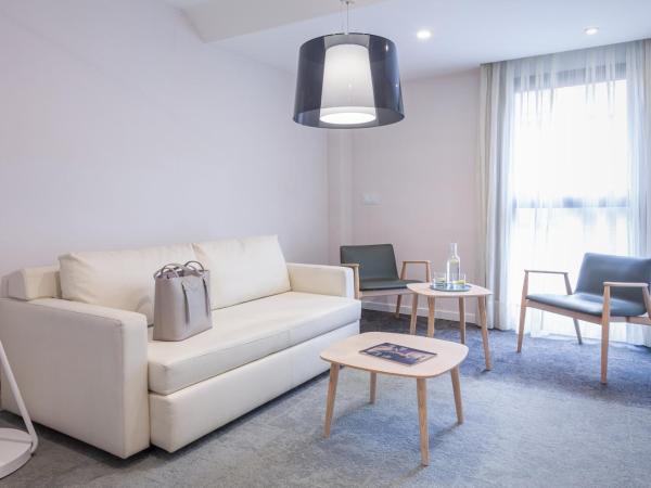 Hotel Macià Granada Five Senses Rooms & Suites : photo 7 de la chambre suite junior familiale (2 adultes + 2 enfants)