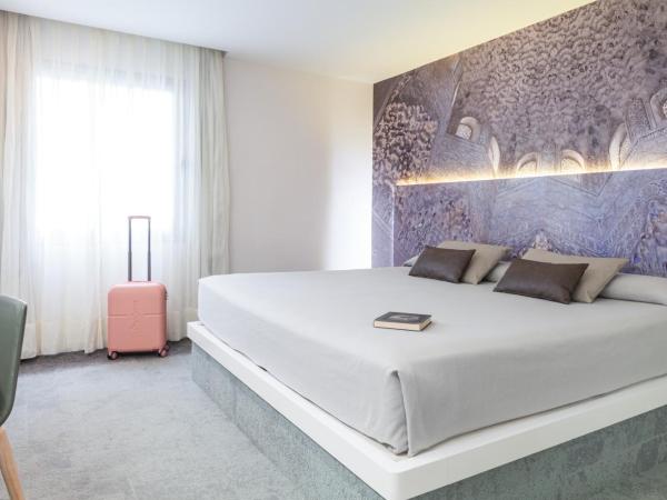 Hotel Macià Granada Five Senses Rooms & Suites : photo 1 de la chambre suite junior familiale (2 adultes + 2 enfants)