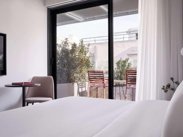 The Social Athens Hotel, a member of Radisson Individuals : photo 2 de la chambre chambre supérieure avec terrasse