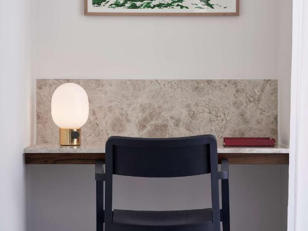 The Social Athens Hotel, a member of Radisson Individuals : photo 10 de la chambre suite penthouse avec terrasse - vue sur lycabette