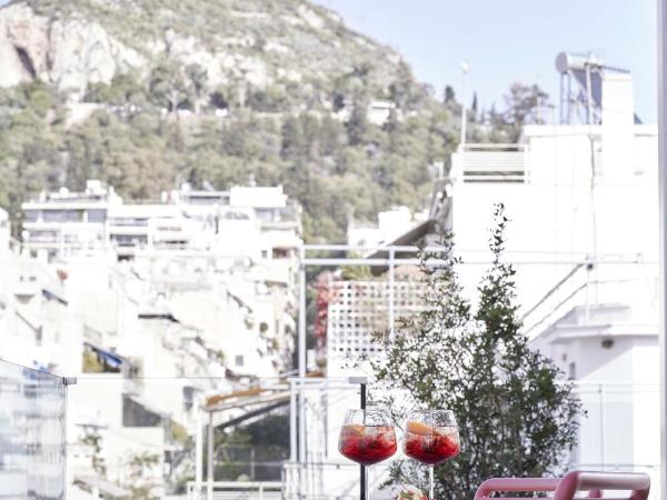 The Social Athens Hotel, a member of Radisson Individuals : photo 2 de la chambre suite penthouse avec terrasse - vue sur lycabette