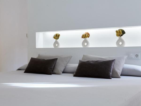 Hotel Macià Granada Five Senses Rooms & Suites : photo 5 de la chambre suite junior avec terrasse et baignoire spa
