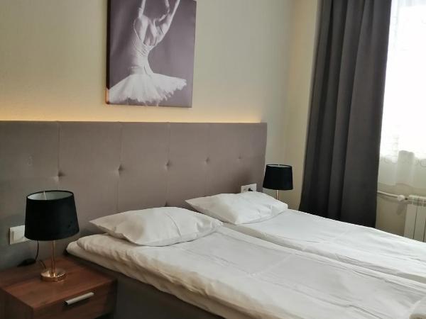 Hotel Kolorowa : photo 10 de la chambre chambre lits jumeaux supérieure - vue sur ville