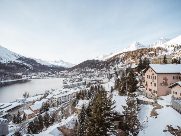 Carlton Hotel St Moritz - The Leading Hotels of the World : photo 9 de la chambre suite carlton avec vue sur le lac