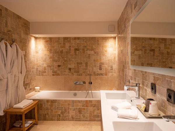 Le Clos de Mansart : photo 4 de la chambre chambre double supérieure avec baignoire