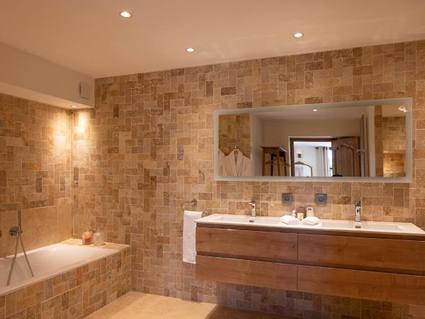 Le Clos de Mansart : photo 6 de la chambre chambre double supérieure avec baignoire