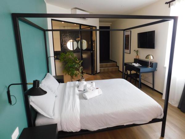 Piumaviola Beds & Apartments : photo 2 de la chambre suite avec jacuzzi