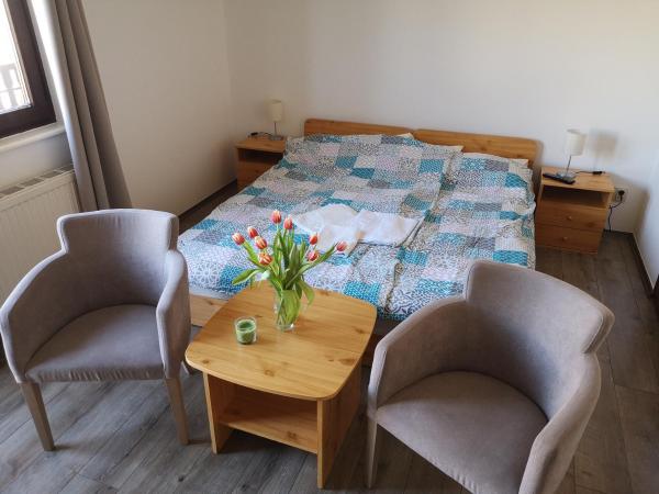 Balaton Panzió Füred : photo 6 de la chambre chambre familiale avec balcon