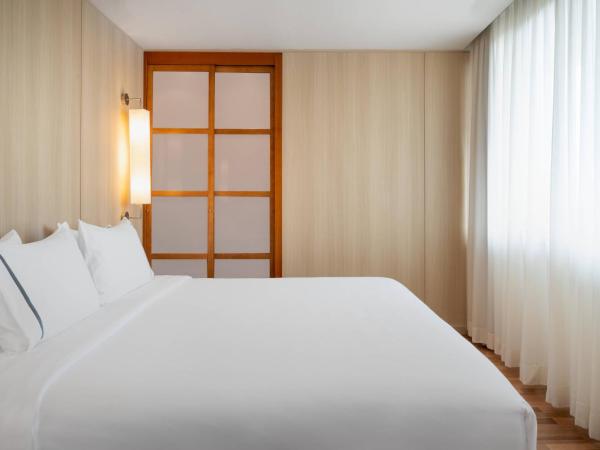 AC Hotel Málaga Palacio by Marriott : photo 7 de la chambre suite junior avec 1 lit king-size