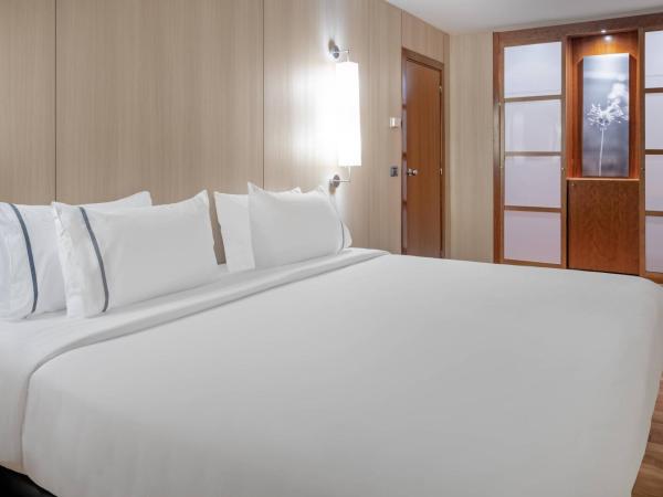 AC Hotel Málaga Palacio by Marriott : photo 1 de la chambre suite junior avec 1 lit king-size