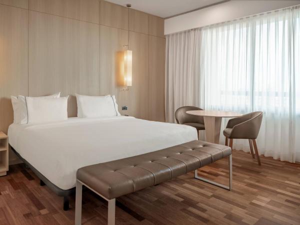 AC Hotel Málaga Palacio by Marriott : photo 4 de la chambre chambre lit king-size standard avec balcon - vue sur mer 