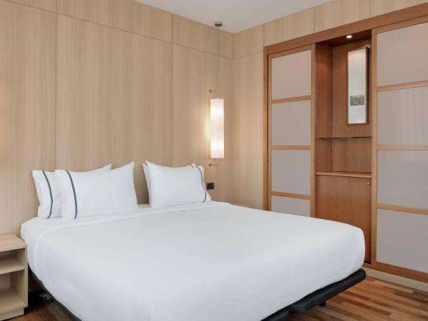 AC Hotel Málaga Palacio by Marriott : photo 7 de la chambre chambre lit king-size standard avec vue