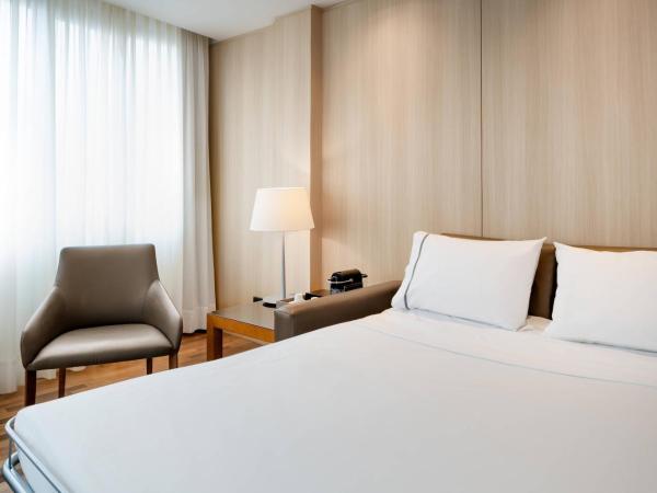 AC Hotel Málaga Palacio by Marriott : photo 2 de la chambre suite junior avec 1 lit king-size