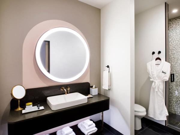 Hotel Indy, Indianapolis, a Tribute Portfolio Hotel : photo 4 de la chambre chambre lit king-size deluxe - vue sur ville