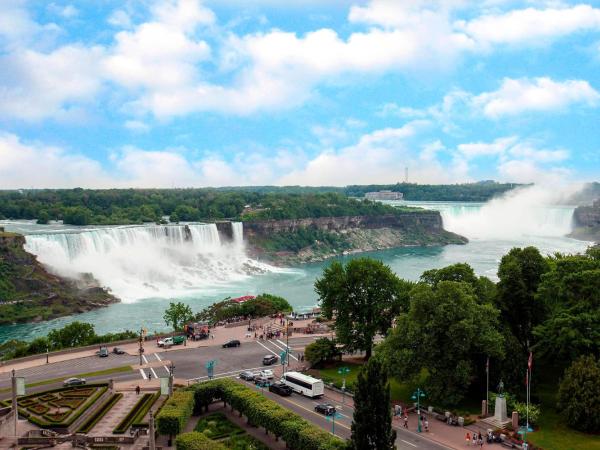 Sheraton Fallsview Hotel : photo 2 de la chambre chambre avec 2 lits queen-size - vue sur chutes