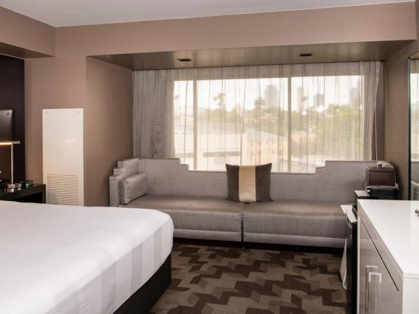Beverly Hills Marriott : photo 8 de la chambre chambre lit king-size