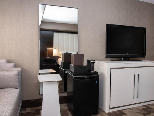 Beverly Hills Marriott : photo 10 de la chambre chambre lit king-size