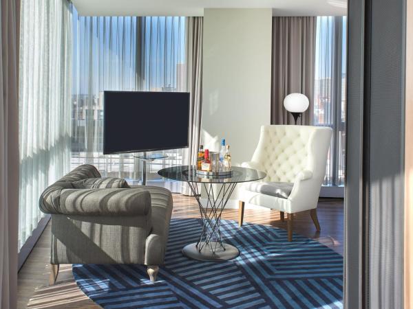 W Boston : photo 2 de la chambre chambre d’angle cool avec 1 lit king-size