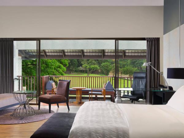 Le Meridien Chiang Rai Resort, Thailand : photo 1 de la chambre grande chambre lit king-size deluxe plus spacieuse avec balcon