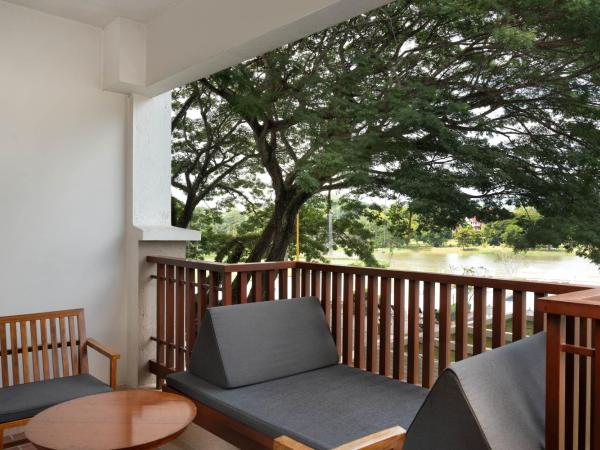 Le Meridien Chiang Rai Resort, Thailand : photo 3 de la chambre chambre lit king-size deluxe avec balcon - vue sur fleuve
