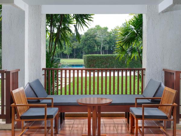Le Meridien Chiang Rai Resort, Thailand : photo 5 de la chambre grande chambre lit king-size deluxe plus spacieuse avec terrasse et balcon