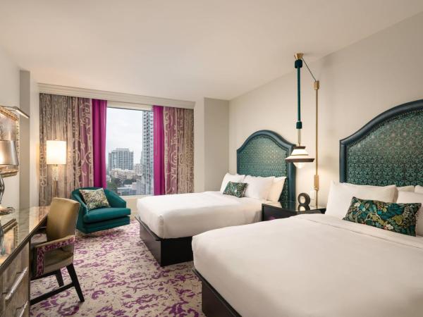 Grand Bohemian Hotel Charlotte, Autograph Collection : photo 1 de la chambre queen room with two queen beds, city view