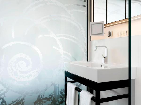 Le Méridien Beach Plaza : photo 6 de la chambre chambre exécutive avec 1 lit king-size - vue sur ville