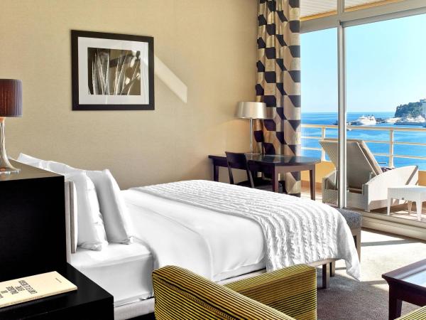 Le Méridien Beach Plaza : photo 2 de la chambre suite junior avec 1 lit king-size et balcon - Étage supérieur - vue sur mer