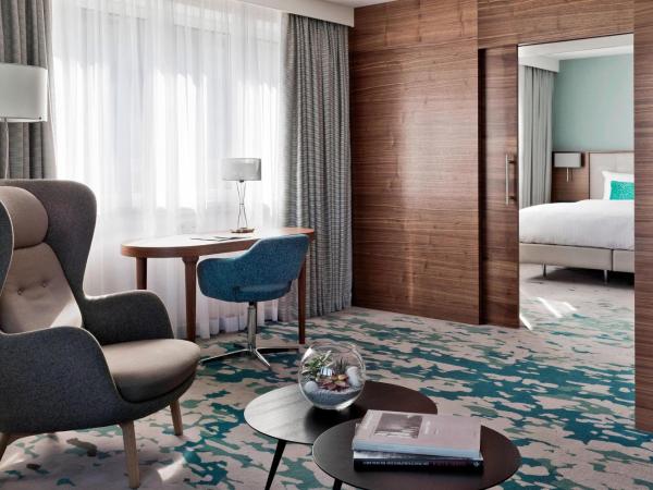 Vienna Marriott Hotel : photo 3 de la chambre suite parc 1 chambre lit king-size avec accès au salon club m