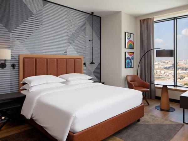 Sheraton Istanbul Esenyurt : photo 2 de la chambre chambre lit king-size deluxe avec canapé-lit - vue sur ville