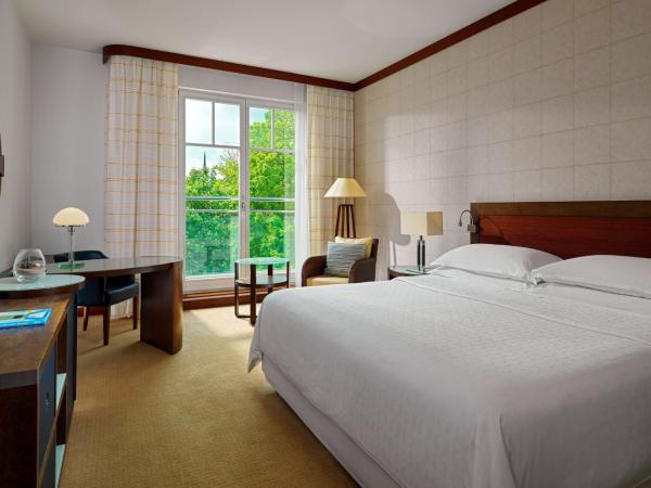 Sheraton Sopot Hotel : photo 1 de la chambre chambre lit king-size supérieure