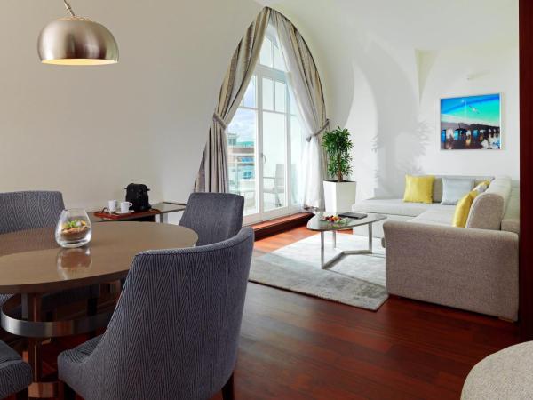Sheraton Sopot Hotel : photo 3 de la chambre suite gdansk avec accès au salon club et au spa - vue sur mer