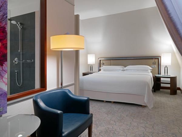 Sheraton Sopot Hotel : photo 2 de la chambre suite gdansk avec accès au salon club et au spa - vue sur mer