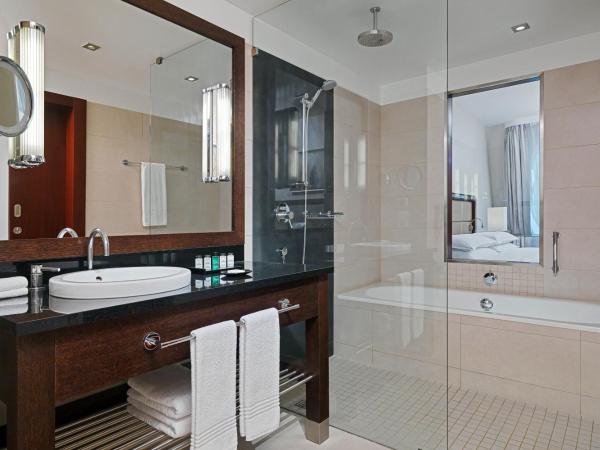 Sheraton Sopot Hotel : photo 3 de la chambre suite gdynia avec accès au salon club et au spa