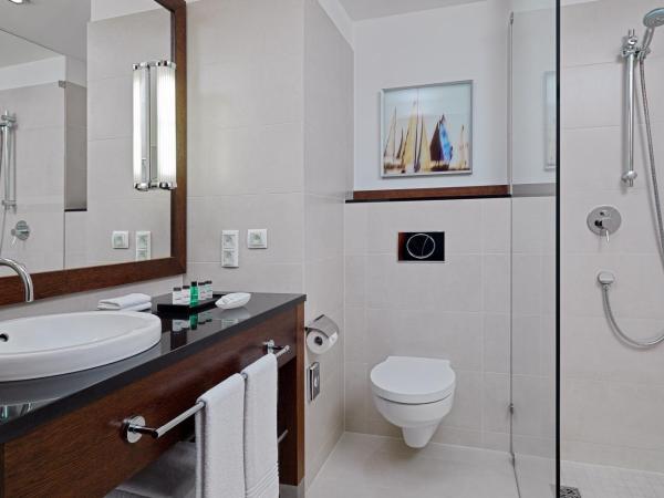 Sheraton Sopot Hotel : photo 6 de la chambre suite sopot avec accès au salon club et au spa - vue sur mer