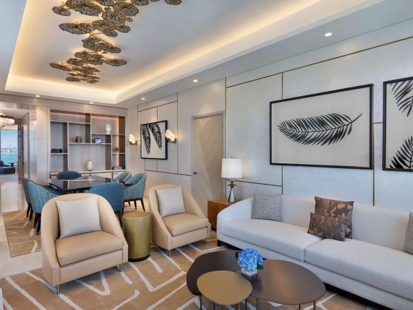 The St. Regis Dubai, The Palm : photo 4 de la chambre suite astor avec 1 lit king-size - vue sur mer