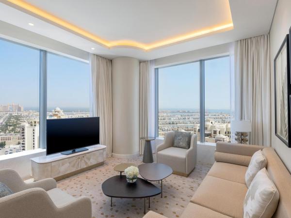 The St. Regis Dubai, The Palm : photo 2 de la chambre suite metropolitan avec 1 lit king-size - vue sur mer