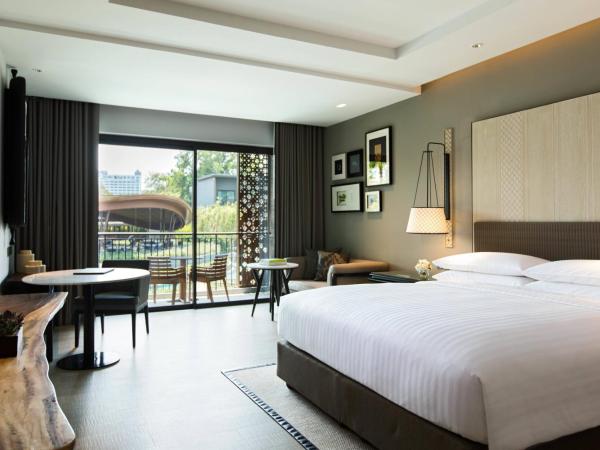 Hua Hin Marriott Resort and Spa : photo 2 de la chambre chambre lit king-size supérieure - vue sur complexe hôtelier