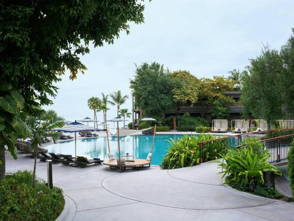 Hua Hin Marriott Resort and Spa : photo 3 de la chambre chambre 1 lit king-size deluxe avec terrasse côté piscine - vue latérale sur piscine