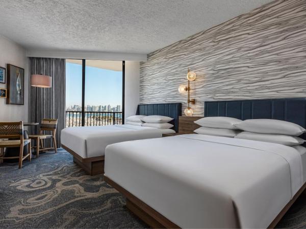 Sheraton San Diego Hotel & Marina : photo 2 de la chambre renovated deluxe queen room with skyline view