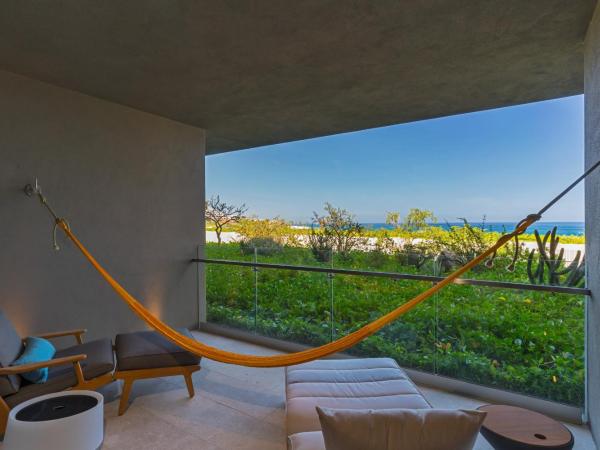 Solaz, a Luxury Collection Resort, Los Cabos : photo 1 de la chambre oasis queen room with two queen beds, balcony and ocean view