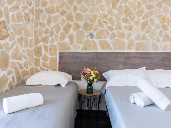 Hotel De Belgique à Menton : photo 9 de la chambre chambre triple