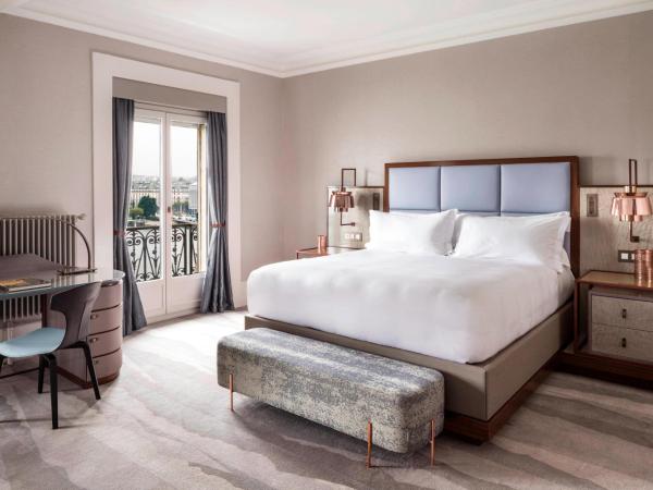 The Ritz-Carlton Hotel de la Paix, Geneva : photo 1 de la chambre chambre premium lit king-size - vue frontale sur lac