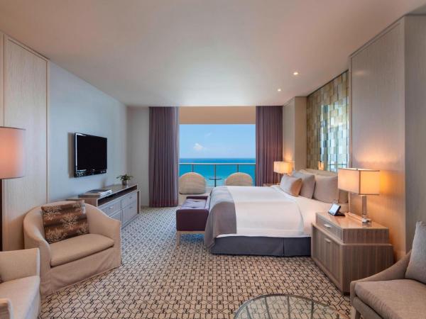 The St. Regis Bal Harbour Resort : photo 7 de la chambre suite royale avec 2 lits king-size - côté océan