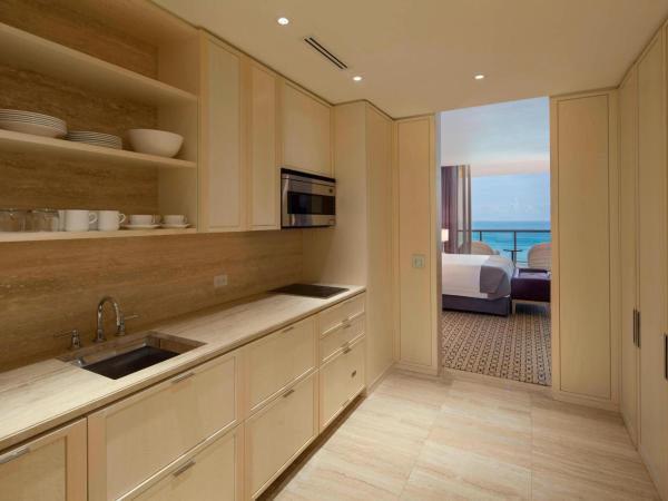The St. Regis Bal Harbour Resort : photo 2 de la chambre chambre 1 lit king-size astor luxe - côté océan