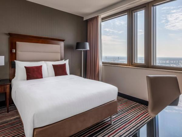 Frankfurt Marriott Hotel : photo 2 de la chambre chambre lit queen-size avec connexion wi-fi gratuite - Étage Élevé