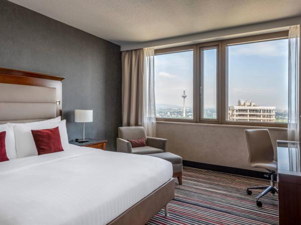 Frankfurt Marriott Hotel : photo 2 de la chambre chambre lit king-size - accès au salon m club