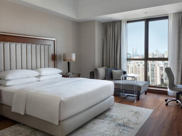 Istanbul Marriott Hotel Asia : photo 8 de la chambre suite lit king-size exécutive avec accès au salon - vue sur ville