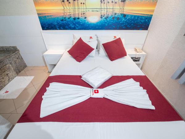 Expo Hotel : photo 2 de la chambre suite lit queen-size avec baignoire spa