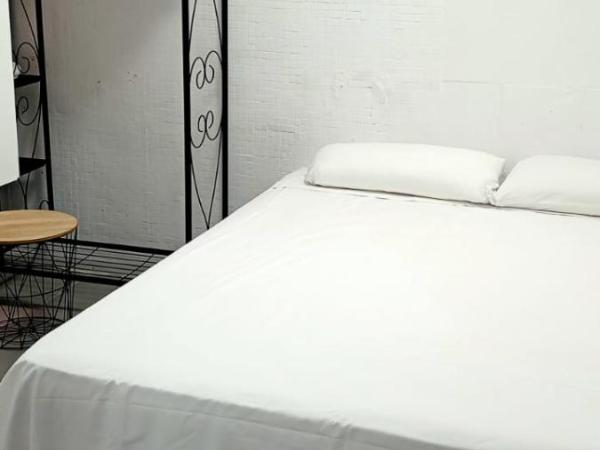 Old Center Inn Alicante : photo 1 de la chambre chambre double standard avec salle de bains commune